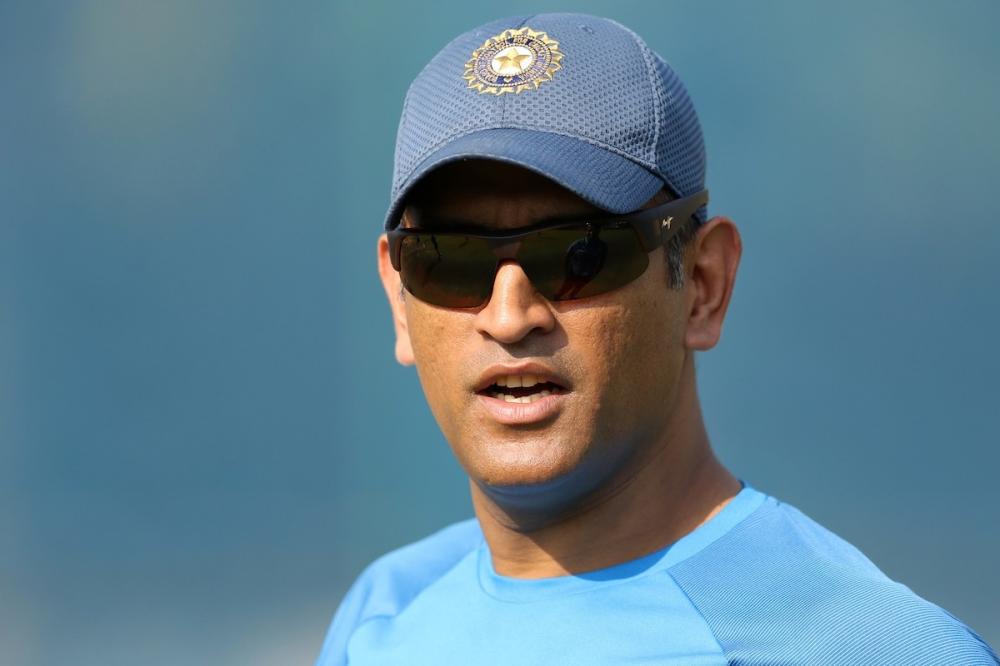 The Weekend Leader - Dhoni swaps business class seat with economy class passenger